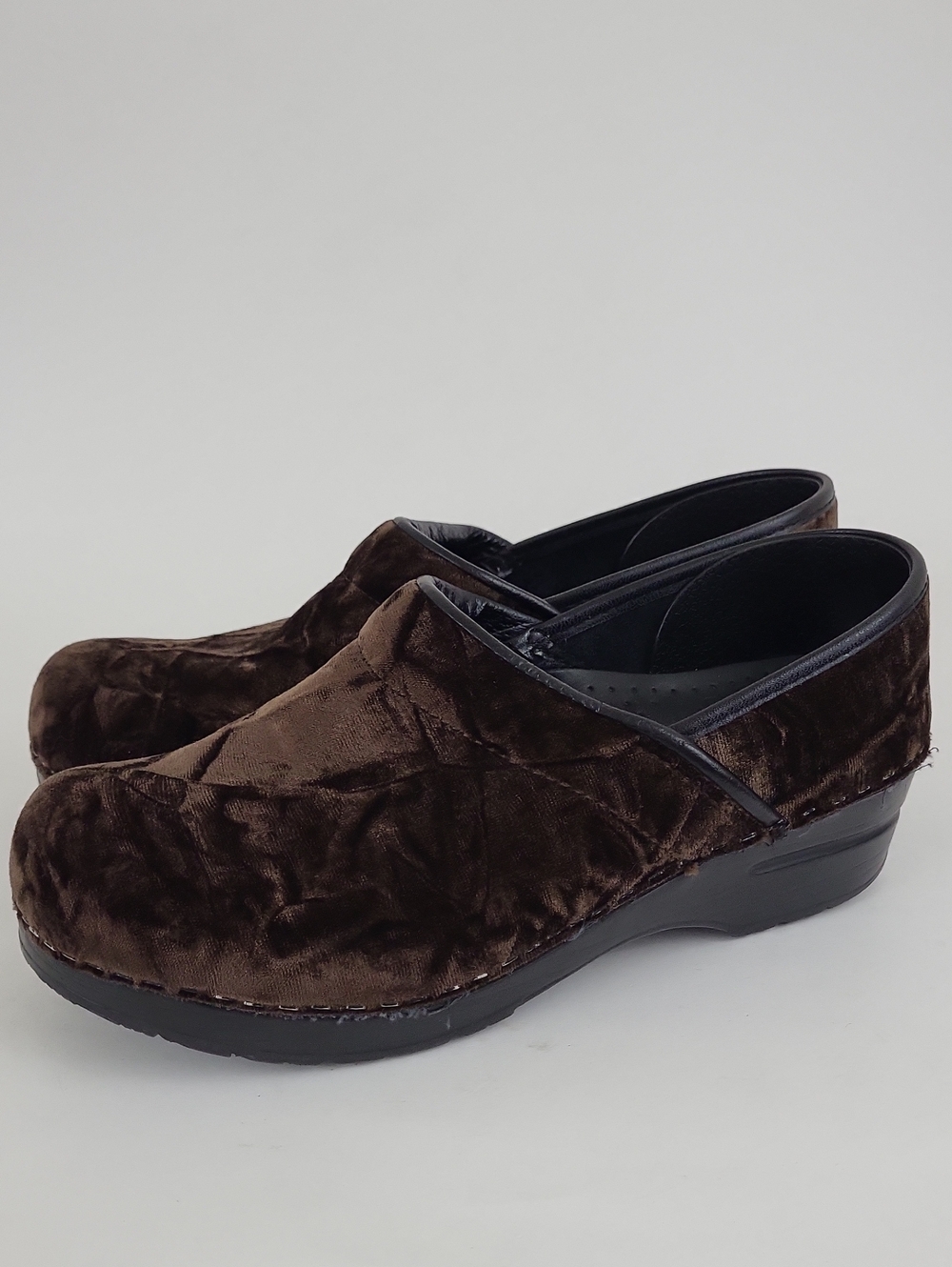 Dansko Crushed Brown Velvet Velour Clogs Size EU 39 / US 8.5 - 9